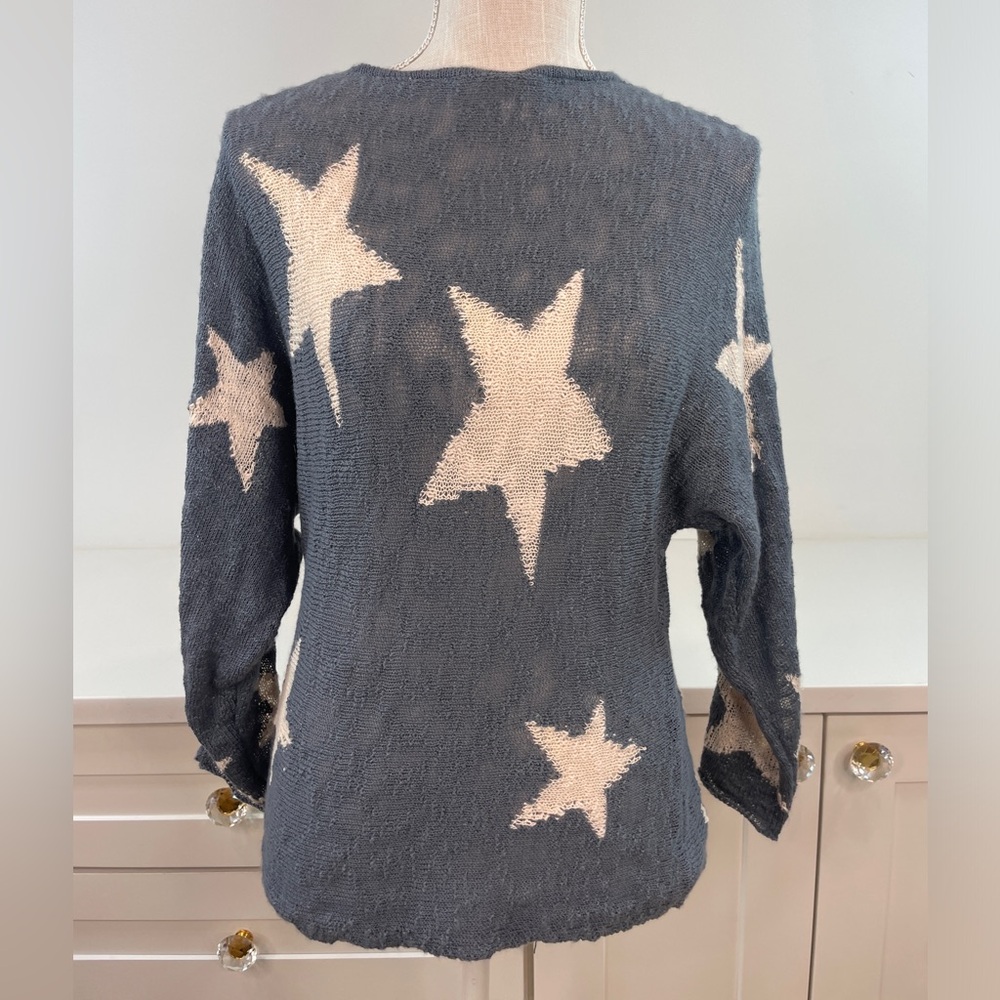 Chelsea & Theodore Star Patterned Sweater in Gray and Cream
